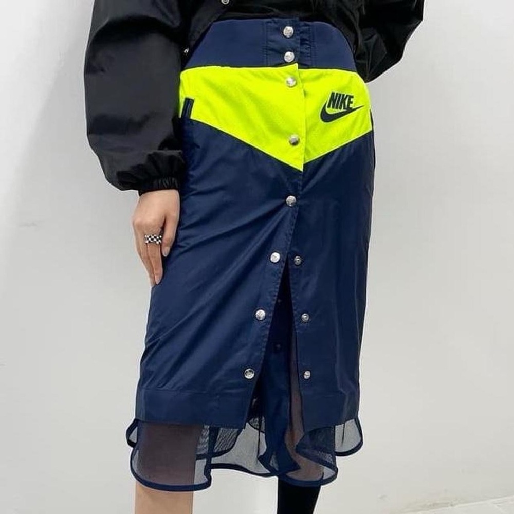 Nike X Sacai Windrunner skirt size small